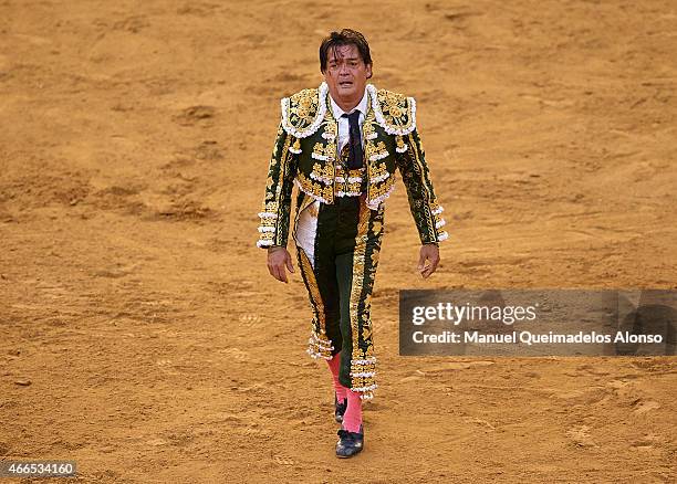 Spanish bullfighter Vicente Ruiz 'El Soro' performs during a bullfighting as part of the Las Fallas Festival in a bullfight on March 16, 2015 in...