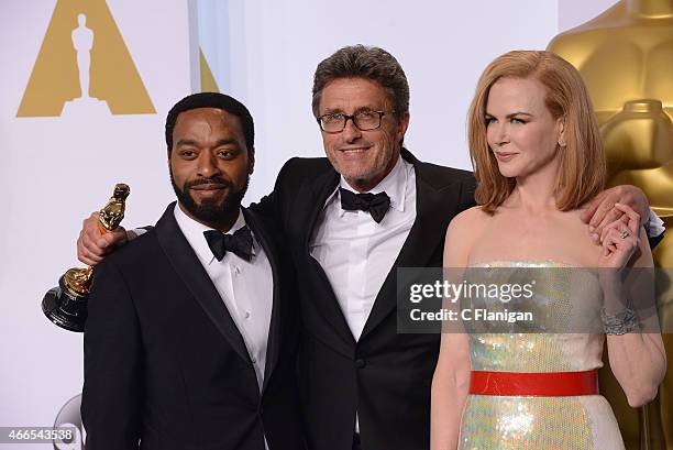 Chiwetel Ejiofor, Director Pawel Pawlikowski and Nicole Kidman pose in the press room with the award for Best Foreign Language Film at the 87th...