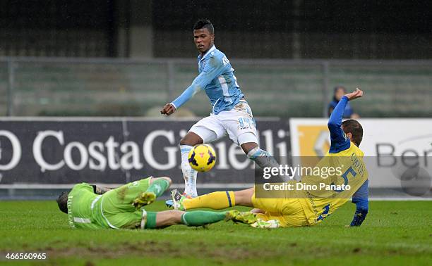 Keita Balde Diao of SS Lazio is challenged to goalkeepe Christian Puggioni and Michele Canini of Chievo Verona during the Serie A match between AC...