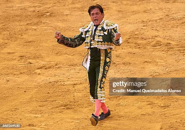 Spanish bullfighter Vicente Ruiz 'El Soro' performs during a bullfighting as part of the Las Fallas Festival in a bullfight on March 16, 2015 in...