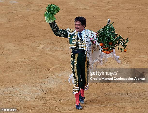 Spanish bullfighter Vicente Ruiz 'El Soro' performs during a bullfighting as part of the Las Fallas Festival in a bullfight on March 16, 2015 in...