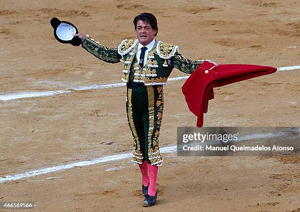 Spanish bullfighter Vicente Ruiz 'El Soro' performs during a bullfighting as part of the Las Fallas Festival in a bullfight on March 16, 2015 in...