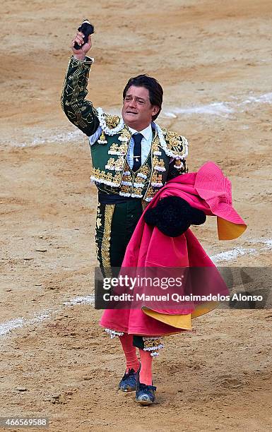 Spanish bullfighter Vicente Ruiz 'El Soro' performs during a bullfighting as part of the Las Fallas Festival in a bullfight on March 16, 2015 in...