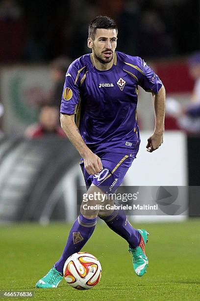 Nenad Tomovic of ACF Fiorentina in action during the UEFA Europa League Round of 16 match between ACF Fiorentina and AS Roma on March 12, 2015 in...