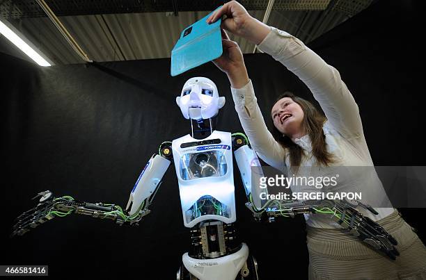 cocina Caracterizar otoño 194 fotos e imágenes de Robot Selfie - Getty Images