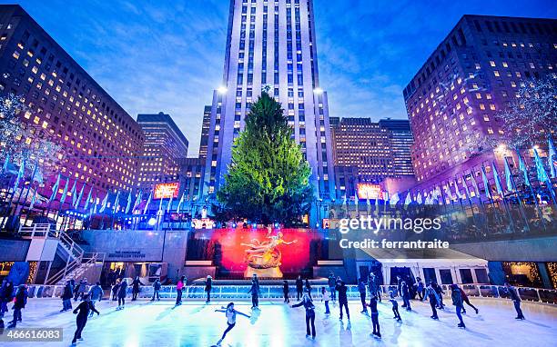 christmas at rockefeller center-new york - rockefeller center christmas tree stock-fotos und bilder