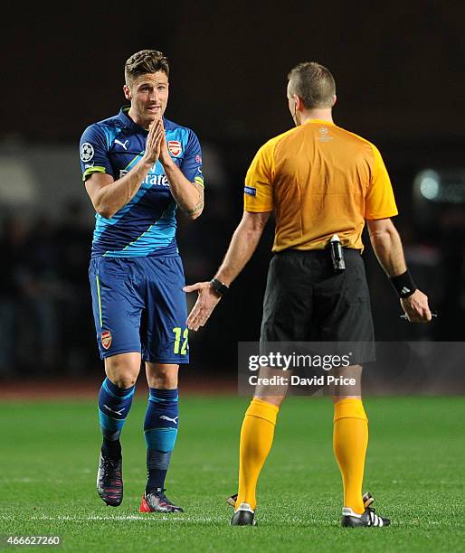 Olivier Giroud of Arsenal pleads with referee Svein Oddvar Moen during the match between AS Monaco and Arsenal at Stade Louis II on March 17, 2015 in...