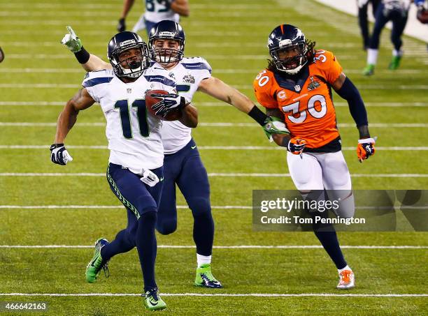 Wide receiver Percy Harvin of the Seattle Seahawks returns the second half kickoff for 87 yards during Super Bowl XLVIII at MetLife Stadium against...