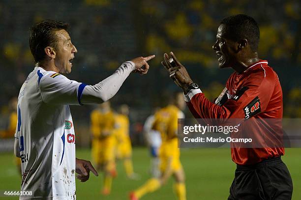 Arnaldo Vera of San Jose Oruro argues with referee Jose Argote during a group 6 match between Tigres UANL and San Jose Oruro as part of round 4 of...