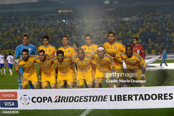 Players of Tigres pose prior a group 6 match between Tigres UANL and San Jose Oruro as part of round 4 of Copa Bridgestone Libertadores 2015 at...