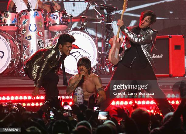 Bruno Mars, Anthony Kiedis and Josh Klinghoffer perform during the Pepsi Super Bowl XLVIII Halftime Show at MetLife Stadium on February 2, 2014 in...