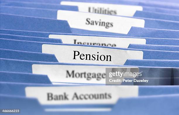 hanging files/pension - pensão documento bancário imagens e fotografias de stock