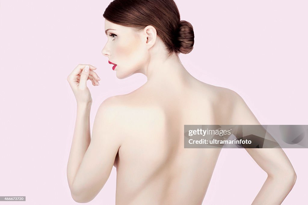 Schönheit-Foto von jungen schönen Frau mit glamour Pink lipstick