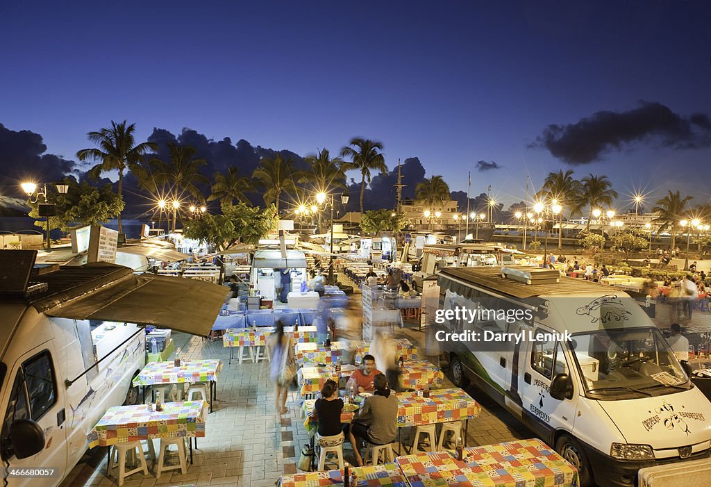 Roulottes at night, Papeete