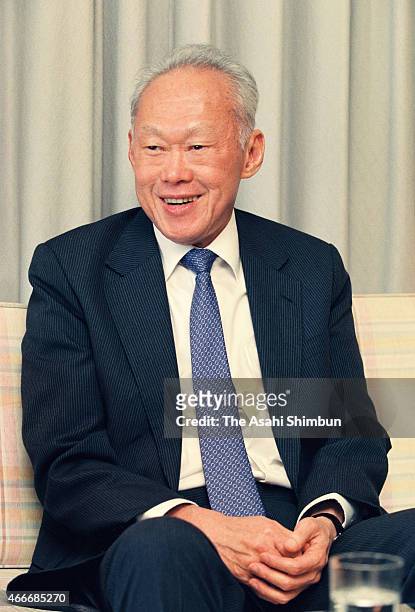 Former Singapore Prime Minister Lee Kuan Yew speaks during the Asahi Shimbun interview on November 12, 1990 in Tokyo, Japan.