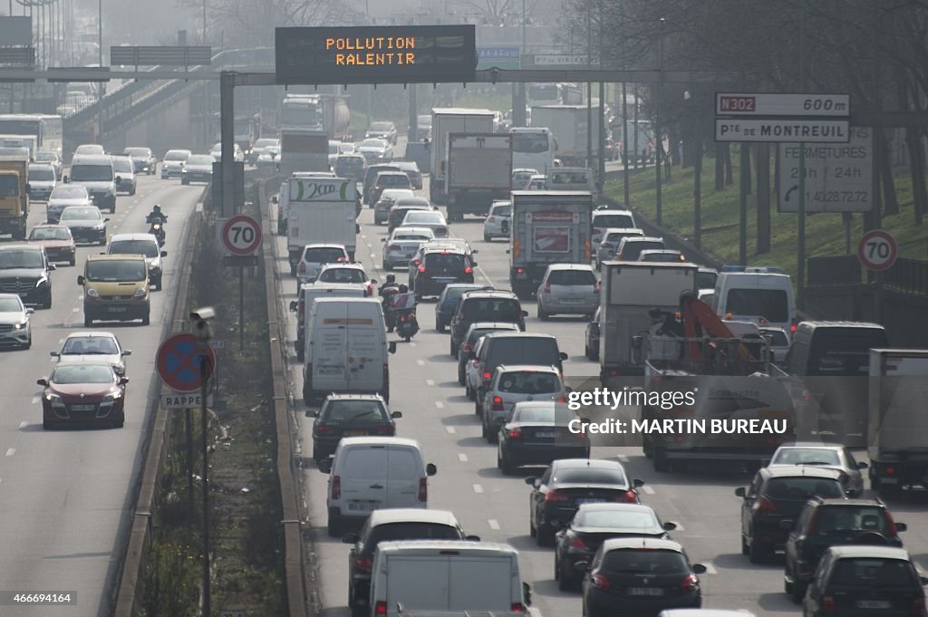 FRANCE-PARIS-WEATHER-POLLUTION