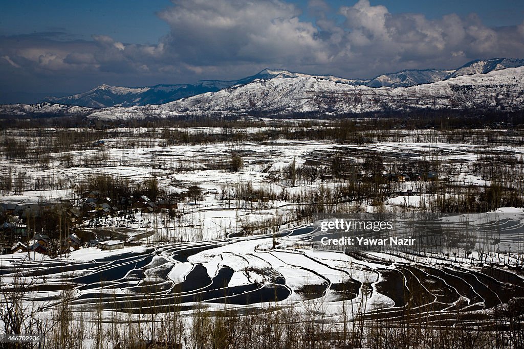 Highway Remained Closed In Kashmir After Snowfall