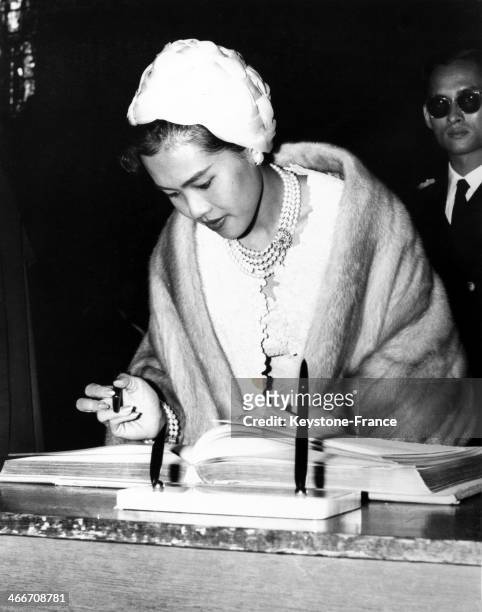 Queen Queen Sirikit Kitiyakara Of Thailand signs the visitors' book after the wreath lying ceremony on the tomb of the Unknown Warrior at Westminster...