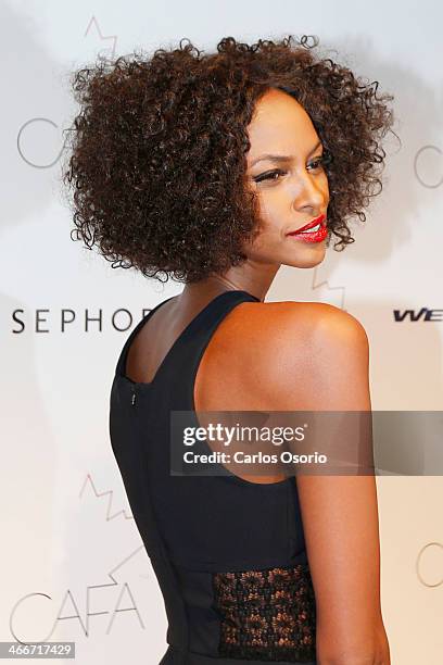 Warsame Model The Model Photos and Premium High Res Pictures - Getty Images