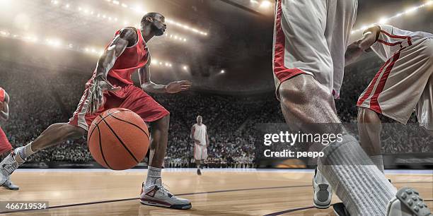 basketball-spieler in aktion - dribbling sports stock-fotos und bilder