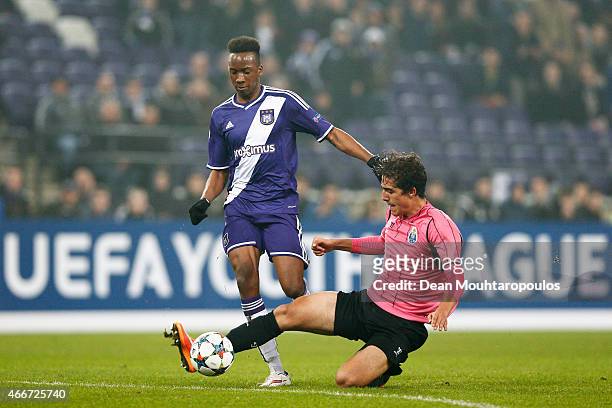 Dodi Lukebakio of Anderlecht and Jorge of Porto battle for the ball during the UEFA Youth League quarter final match between RSC Anderlecht and FC...
