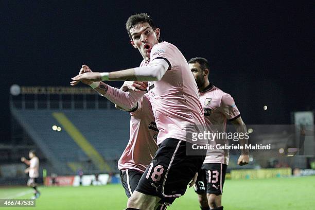 Kyle Lafferty of US Citta di Palermo celebrates after scoring a goal during the Serie B match between Empoli FC and US Citta di Palermo at Stadio...
