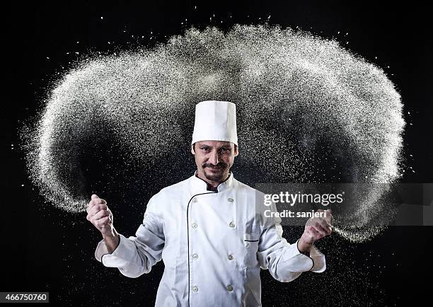 chefkoch, die unendliche mit mehl - powdered sugar stock-fotos und bilder