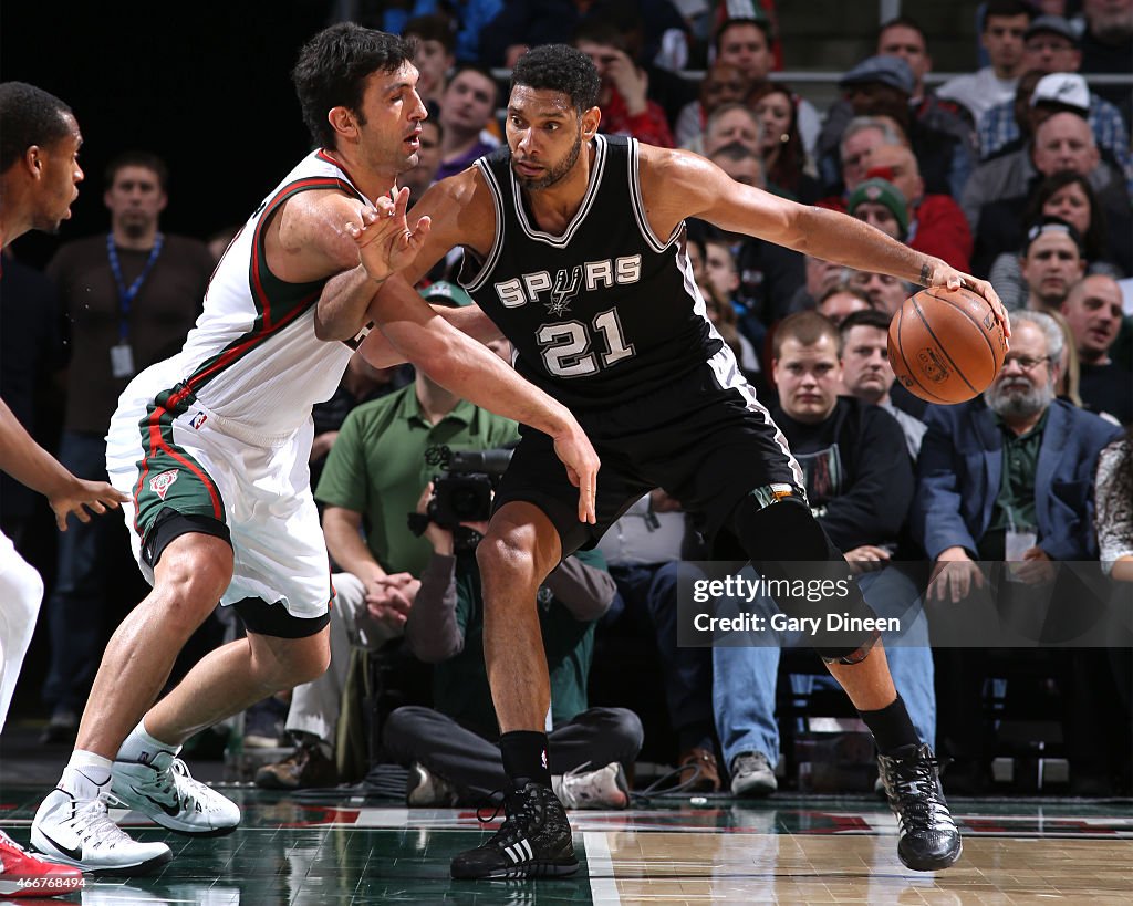 San Antonio Spurs v Milwaukee Bucks