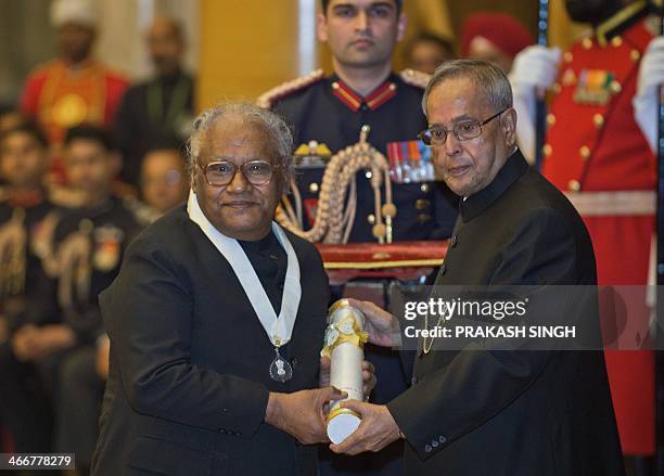 Indian scientist Chintamani Nagesa Ramachandra Rao receives the "Bharat Ratna" award from Indian President Pranab Mukherjee during an awards ceremony...
