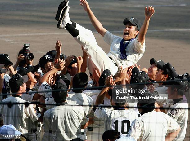 Masahiro Tanaka of Komadai Tomakomai high school gets tossed into the air by his team mates even after losing finals rematch against Waseda Jitsugyo...