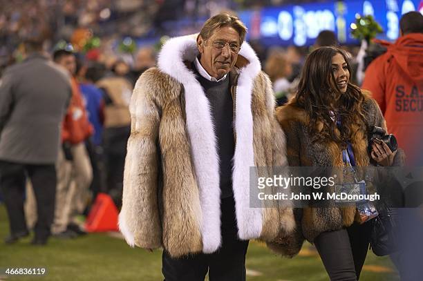 Super Bowl XLVIII: Former New York Jets QB Joe Namath with daughter Jessica on field before coin toss before Seattle Seahawks vs Denver Broncos game...