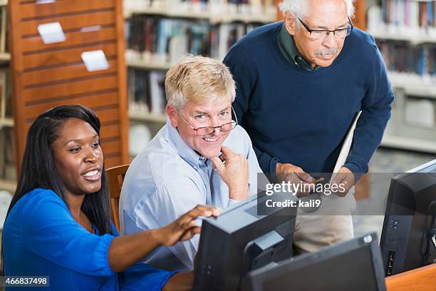 People Using Library Computers Librarian Technology Photos and Premium High Res Pictures - Getty Images