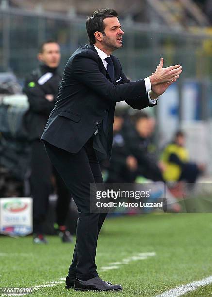 Udinese Calcio coach Andrea Stramaccioni issues instructions to his players during the Serie A match between Atalanta BC and Udinese Calcio at Stadio...