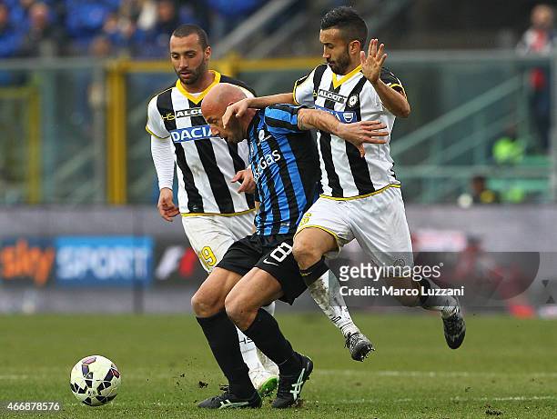 Giulio Migliaccio of Atalanta BC competes for the ball with Giampiero Pinzi of Udinese Calcio during the Serie A match between Atalanta BC and...