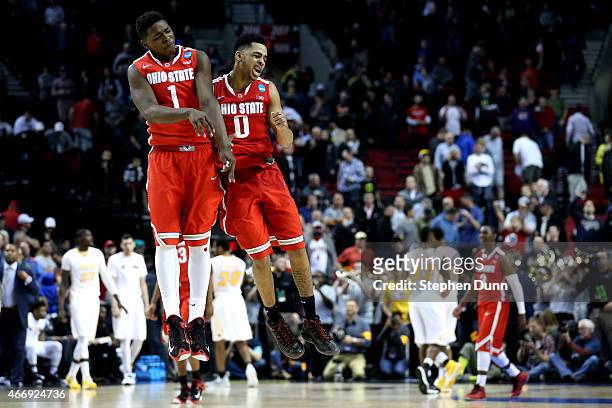 Jae'Sean Tate of the Ohio State Buckeyes and D'Angelo Russell of the Ohio State Buckeyes celebrate after defeating the Virginia Commonwealth Rams in...