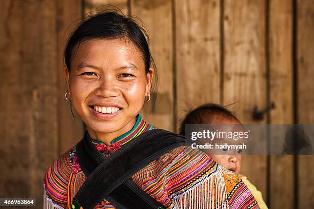 vietnamese mother from flower hmong tribe with her baby - hmong stockfoto's en -beelden