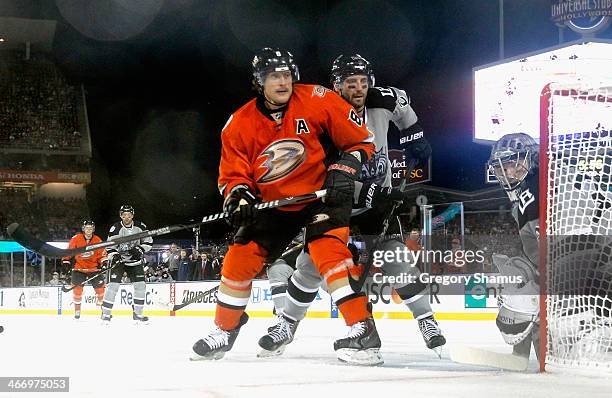 Teemu Selanne of the Anaheim Ducks and Jarret Stoll of the Los Angeles Kings battle for the puck during the 2014 Coors Light NHL Stadium Series game...
