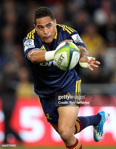 Aaron Smith of the Highlanders passes the ball during the round six Super Rugby match between the Highlanders and the Hurricanes at Forsyth Barr...