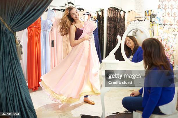 ショッピングのためのドレス - evening wear ストックフォトと画像
