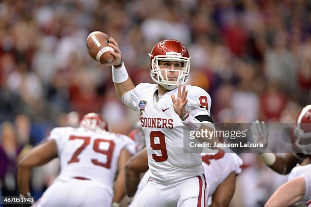 Quarterback Trevor Knight of the Oklahoma Sooners drops back to pass against the Alabama Crimson Tide during their win in the BCS Sugar Bowl on...