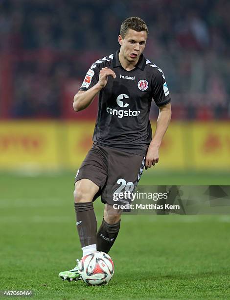 Sebastian Maier of Hamburg runs with the ball during the Second Bundesliga match between 1.FC Union Berlin and FC St. Pauli at Stadion An der Alten...