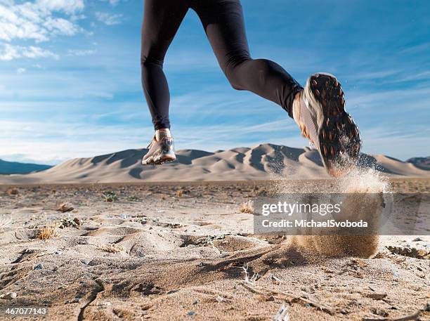 desert runner - woman soles stockfoto's en -beelden