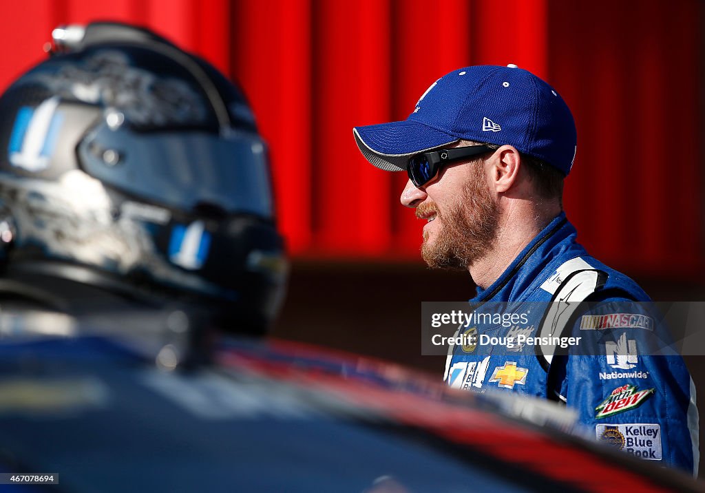 Auto Club 400 - Qualifying