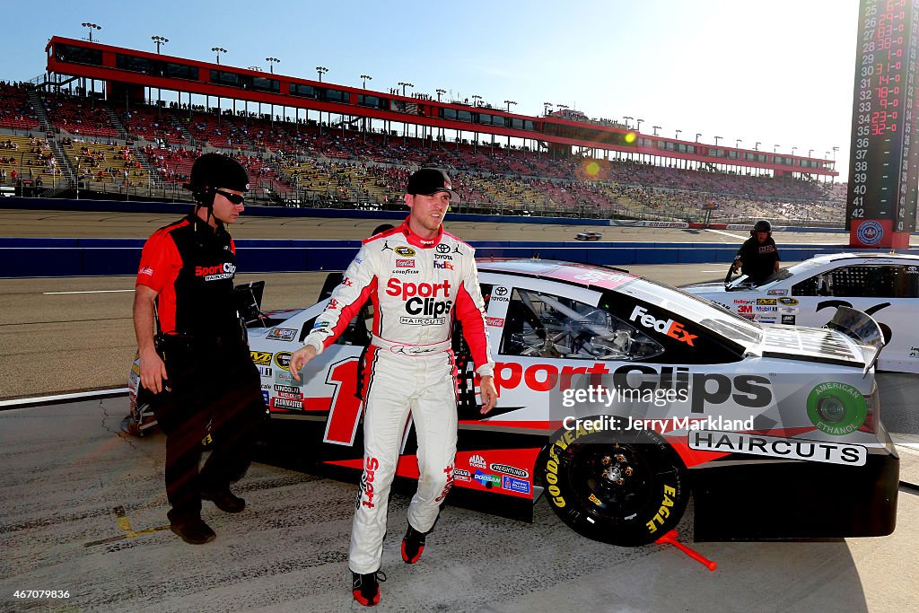 Auto Club 400 - Qualifying