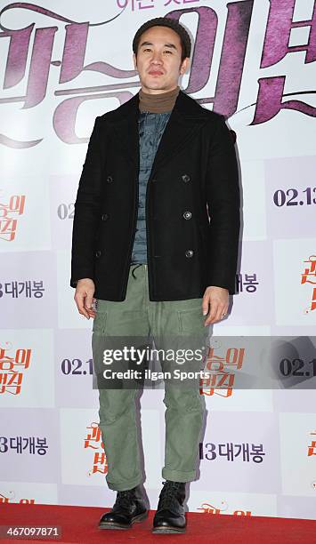 Uhm Tae-Woong attends the movie 'Venus Talk' VIP premiere at Geondae Lotte Cinema on February 4, 2014 in Seoul, South Korea.