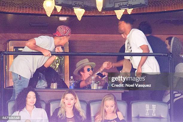 Justin Bieber attends a basketball game between Washington Wizards and the Los Angeles Clippers at Staples Center on March 20, 2015 in Los Angeles,...