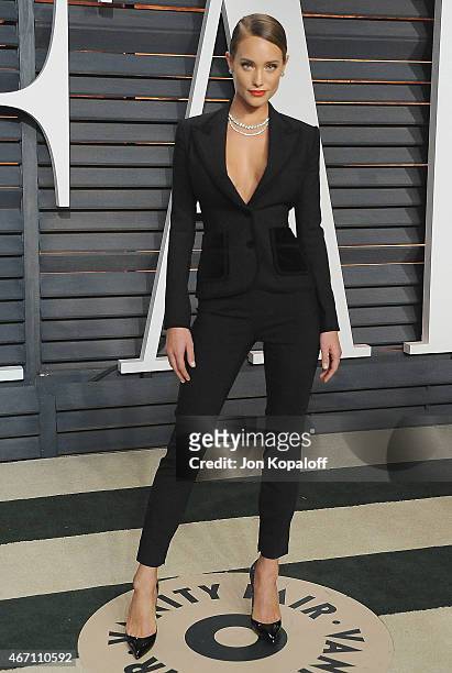 Model Hannah Davis arrives at the 2015 Vanity Fair Oscar Party Hosted By Graydon Carter at Wallis Annenberg Center for the Performing Arts on...