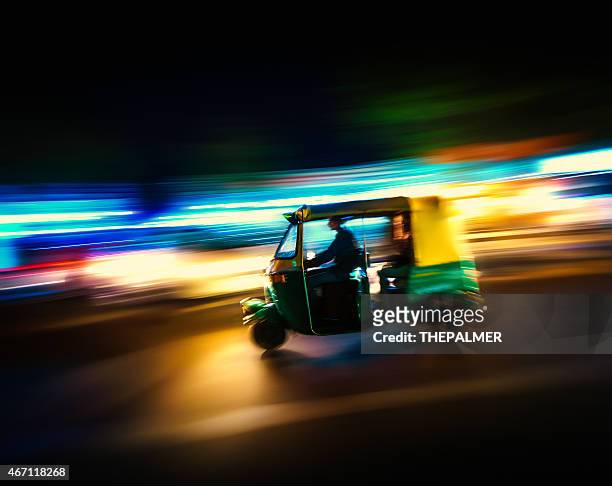 auto-rikscha taxi indien - tuk tuk stock-fotos und bilder
