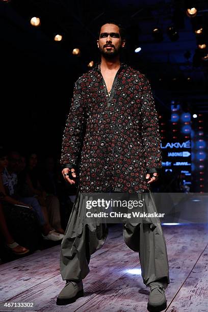 Shahid Kapoor walks the runway during the Kunal Rawal show on day 4 of Lakme Fashion Week Summer/Resort 2015 at Palladium Hotel on March 21, 2015 in...