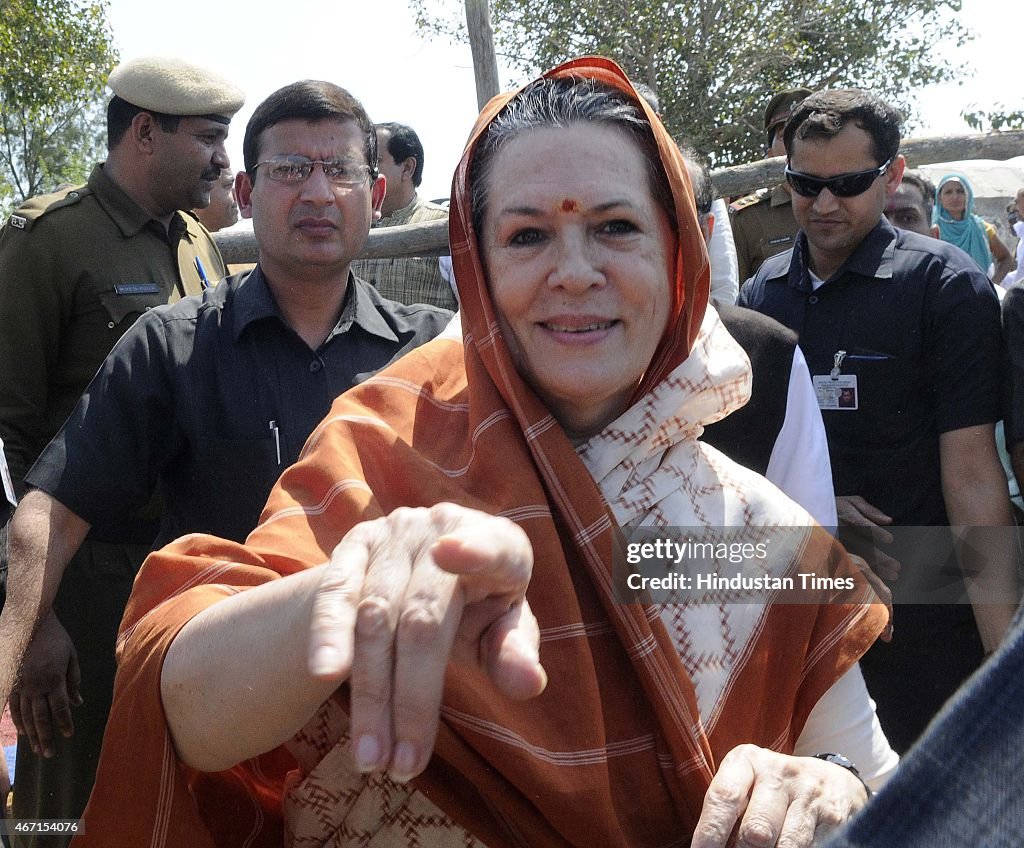 Congress President Sonia Gandhi Meets Farmers In Haryana, Asks BJP Government To Provide Compensation To Farmers